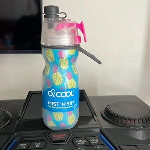 New  cool and sip bottle
